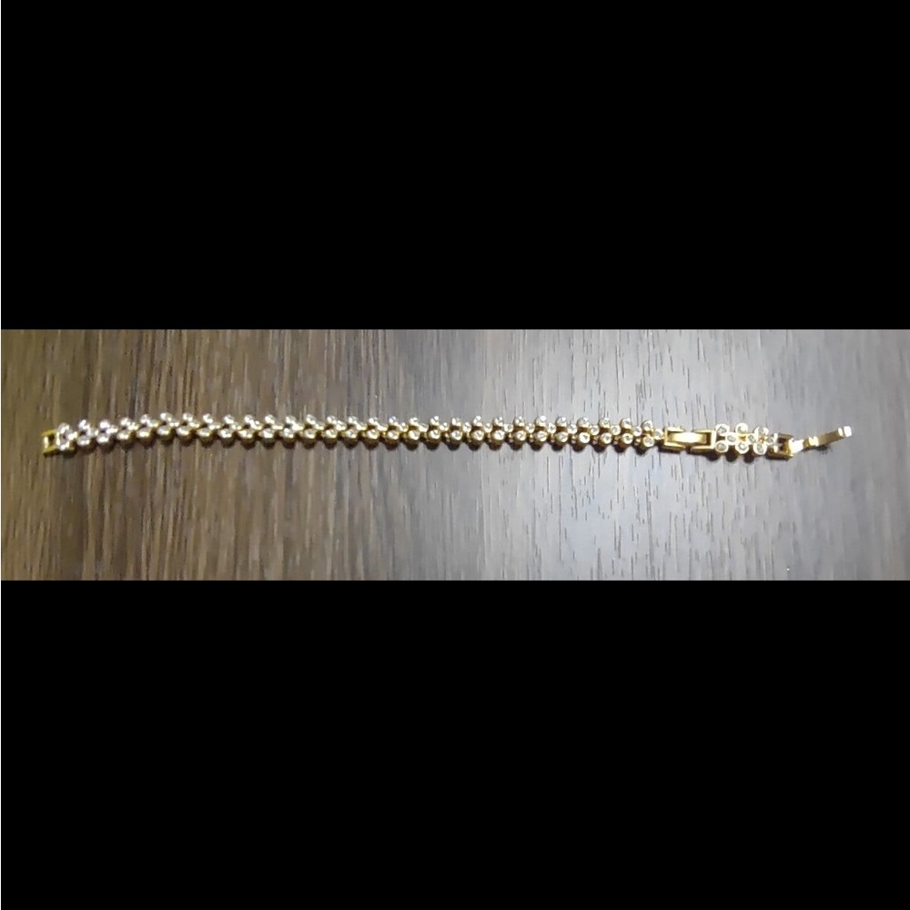 Jacqueline Bouvier Kennedy Elegant Gold and Crystal Women's Bracelet - Picture 4 of 16